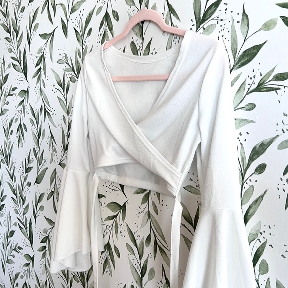 Flounce Sleeve White Crop Top - Picture 3 of 3